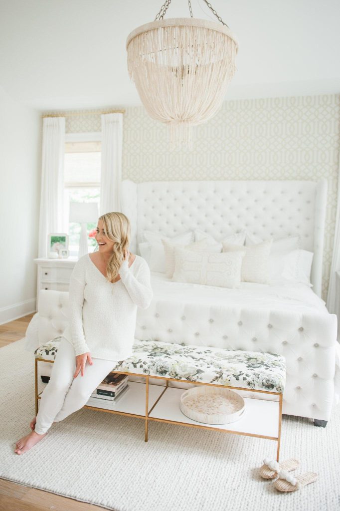 Choose the Right Furniture for White Bedrooms 20 Examples & Tips DEARTARCH