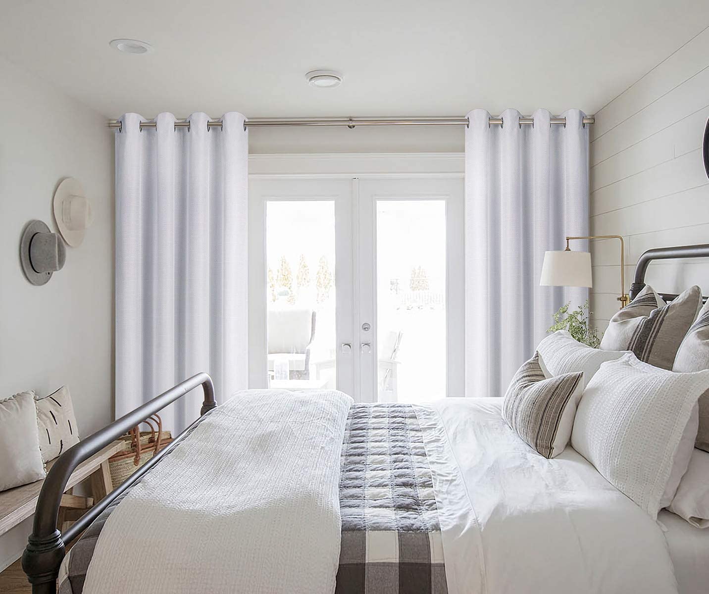Choose the Right Furniture for White Bedrooms - 20 Examples & Tips ...